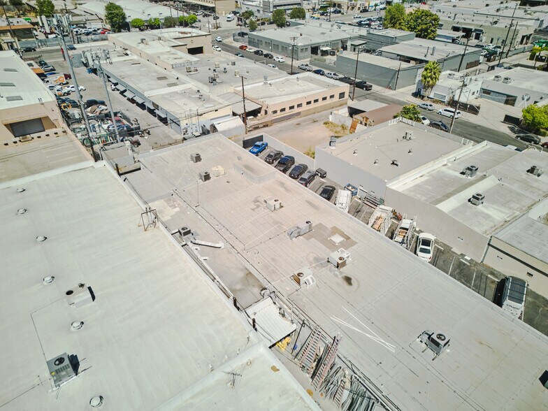 More Photos Of 15013-15019 Califa St, Van Nuys Manufacturing For Lease