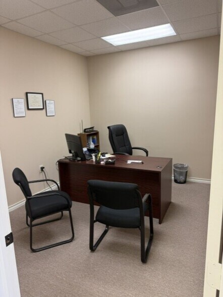 More Photos Of 2915 S Sam Houston Pky E, Houston Unknown For Lease