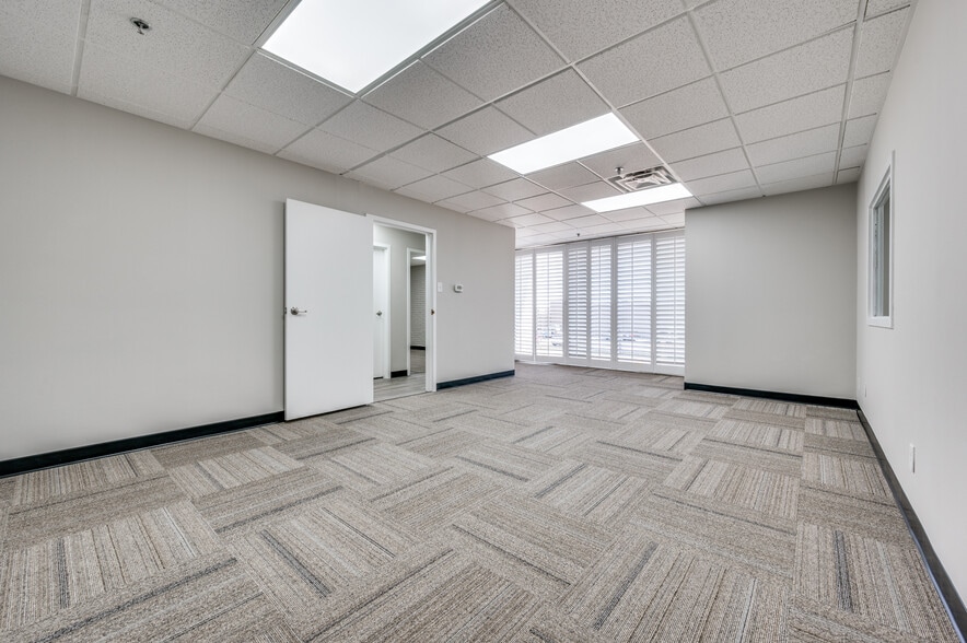 More Photos Of 1207 W Crosby Rd, Carrollton Manufacturing For Sale