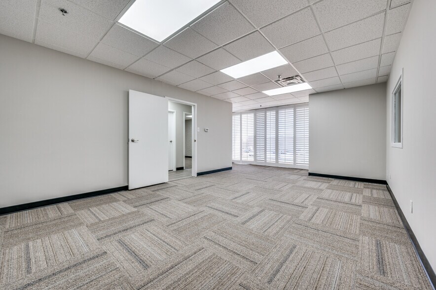 More Photos Of 1207 W Crosby Rd, Carrollton Manufacturing For Lease