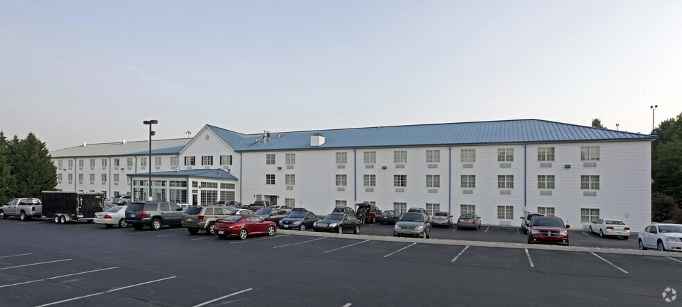 More Photos Of 2193 Parkway, Pigeon Forge Hotel For Sale