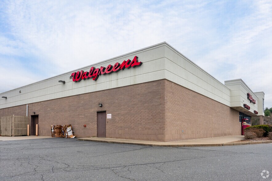 More Photos Of 1440 Boston Rd, Springfield Drugstore For Lease
