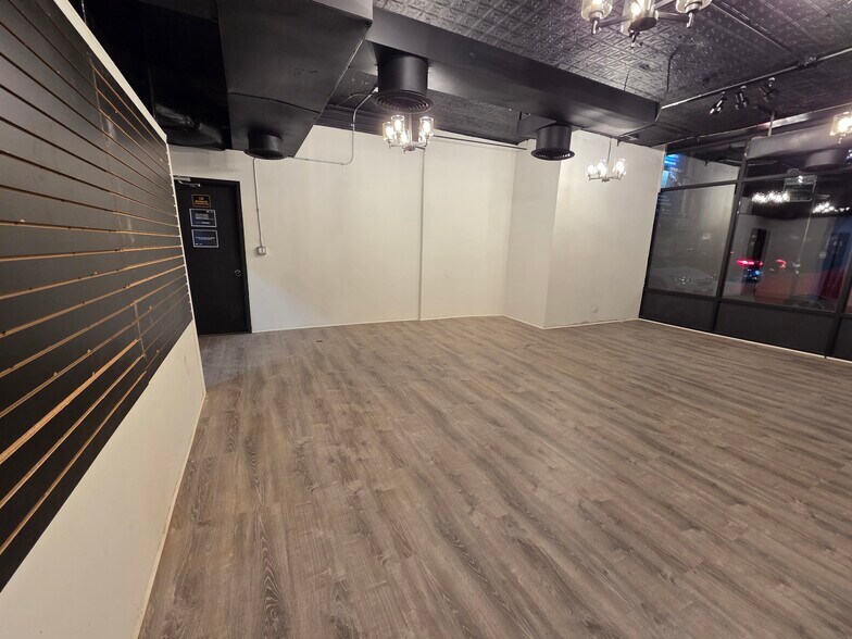 More Photos Of 838-840 W Grand Ave, Chicago Storefront Retail Residential For Lease