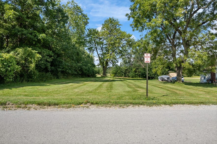 More Photos Of 60 Williams St, Grand River Warehouse For Sale