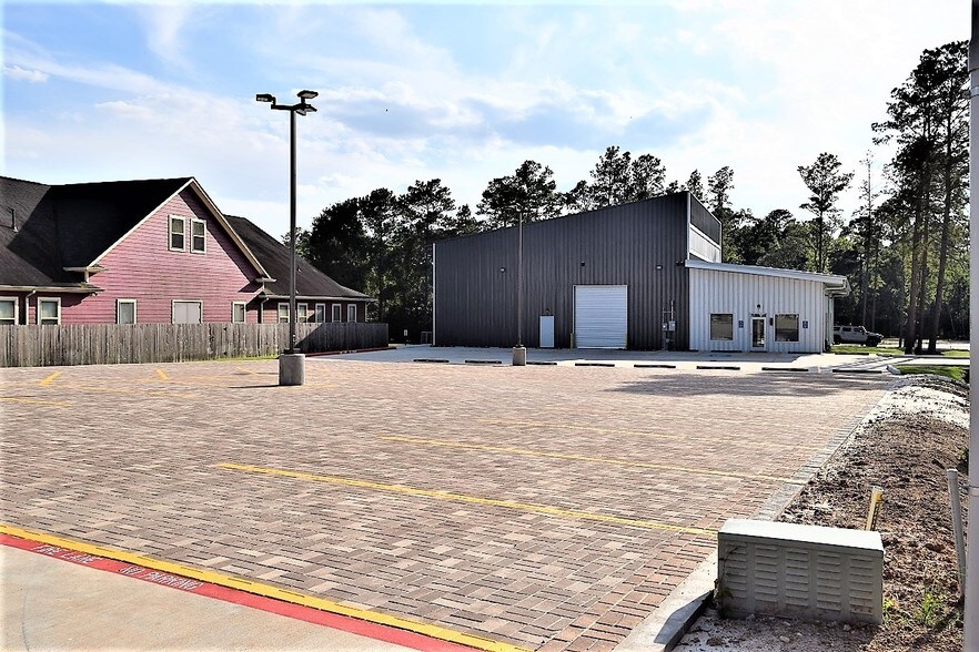 More Photos Of 7515 Oak Bluff Dr, Magnolia Office For Lease