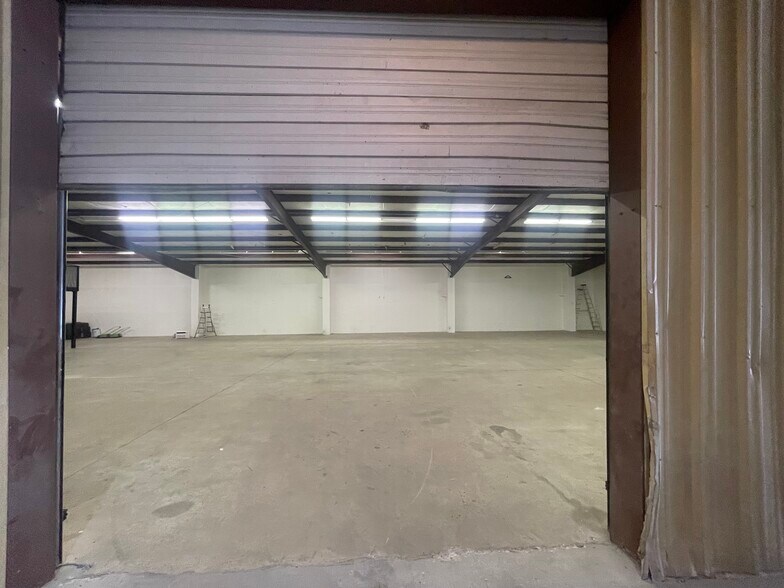 More Photos Of 1020 S Quaker Ave, Tulsa Warehouse For Lease