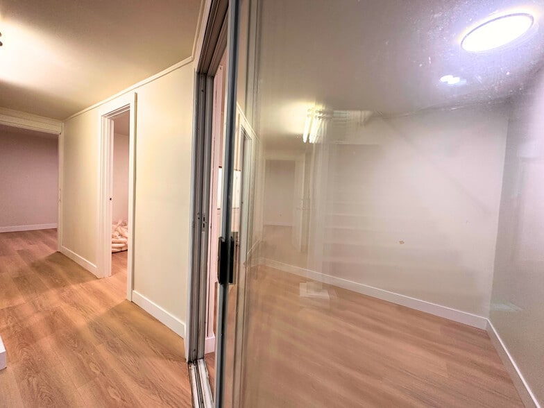 More Photos Of 4613 Kingsway, Burnaby Storefront For Lease