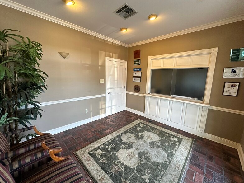 More Photos Of 12320 Burnside ave, Gonzales Office For Sale