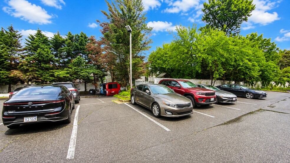 More Photos Of 2300 N Pershing Dr, Arlington Medical For Sale