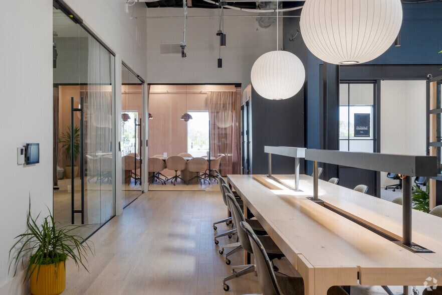 More Photos Of 1801 E Camelback Rd, Phoenix Coworking Space