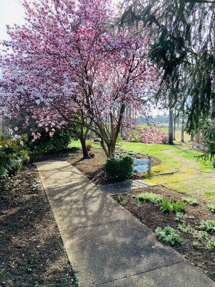 More Photos Of 5309 S Seminole Trl, Madison Storefront For Sale