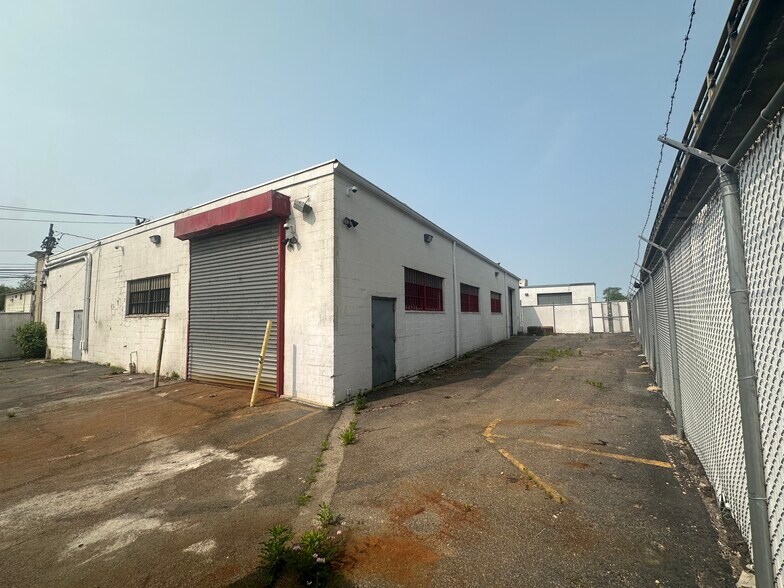 More Photos Of 565 Oak St, Copiague Industrial For Sale