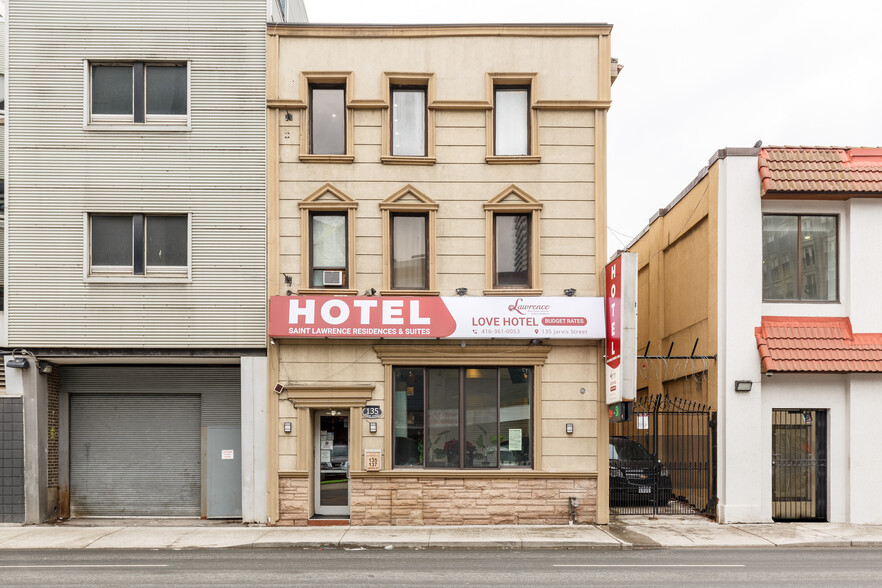 Primary Photo Of 135 Jarvis St, Toronto Hotel For Sale