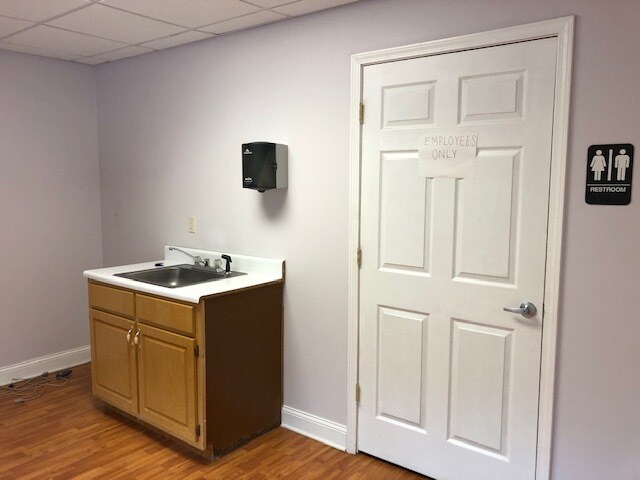 More Photos Of 25 Goss Dr, Hampton Medical For Sale