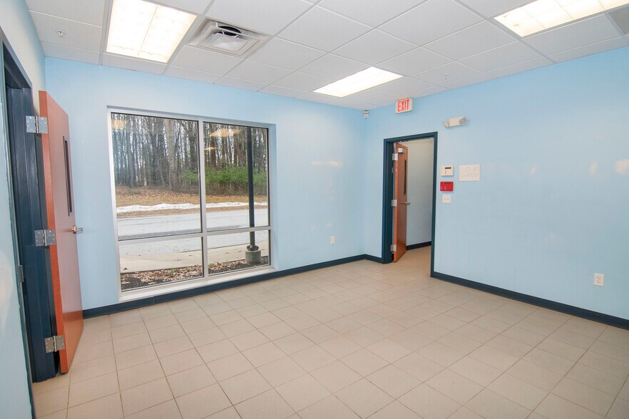 More Photos Of 3 Unlimited Dr, Saratoga Springs Office For Lease