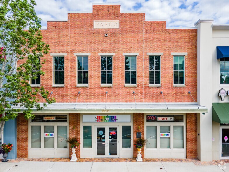 More Photos Of 16540 Pointe Village Dr, Lutz Storefront Retail Office For Lease