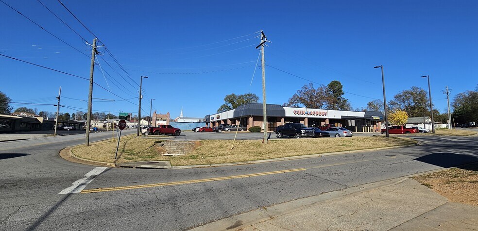 More Photos Of 227 Atlanta Hwy, Gainesville Freestanding For Sale