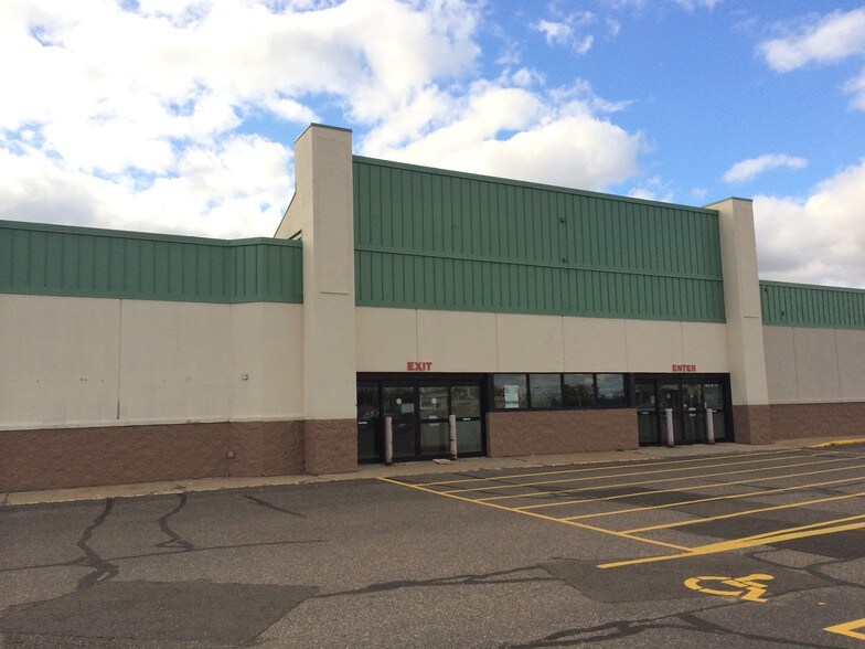 More Photos Of 2460-2500 S Main St, Rice Lake General Retail For Lease