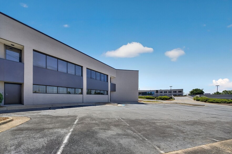 More Photos Of 615 19th St, Columbus Medical For Lease