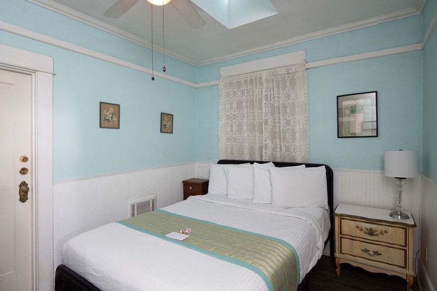 More Photos Of 18239 Main St, Jamestown Hotel For Sale