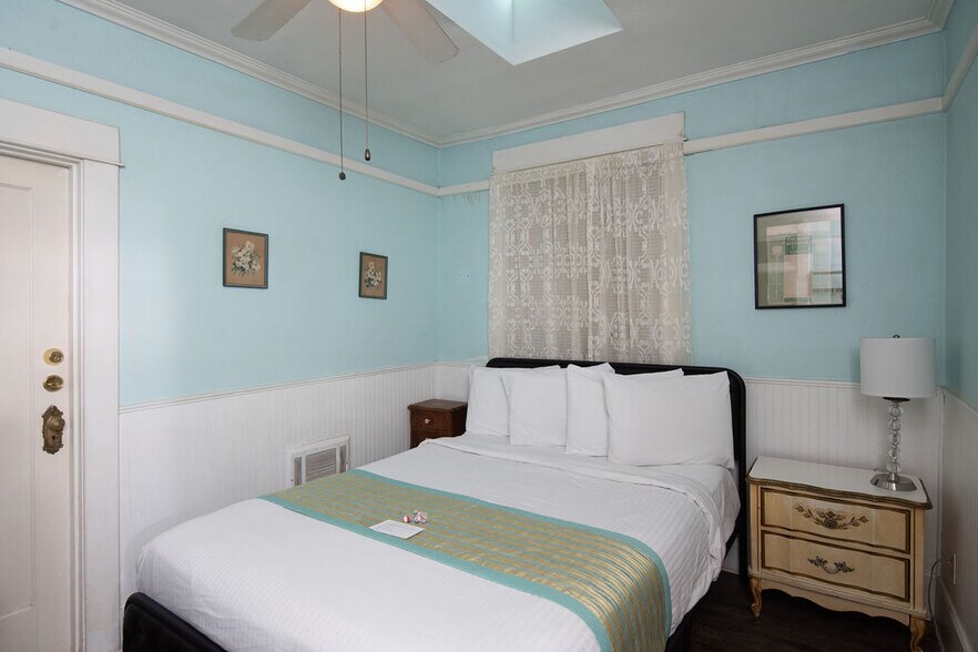 More Photos Of 18239 Main St, Jamestown Hotel For Sale