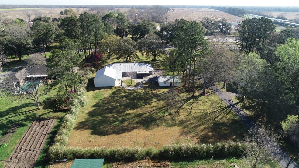 17490 Highway 77, Grosse Tete, LA 70740 Convenience Store For Sale