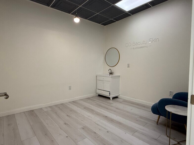 More Photos Of 9889 Bellaire Blvd, Houston General Retail For Sale