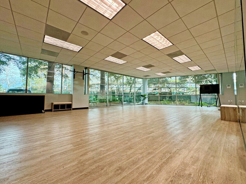 More Photos Of 6307 Carpinteria Ave, Carpinteria Loft Creative Space For Lease