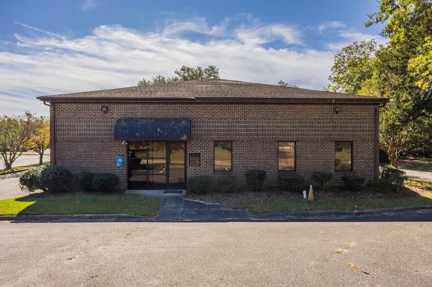 Primary Photo Of 119 W Lowman St, Mullins Medical For Sale