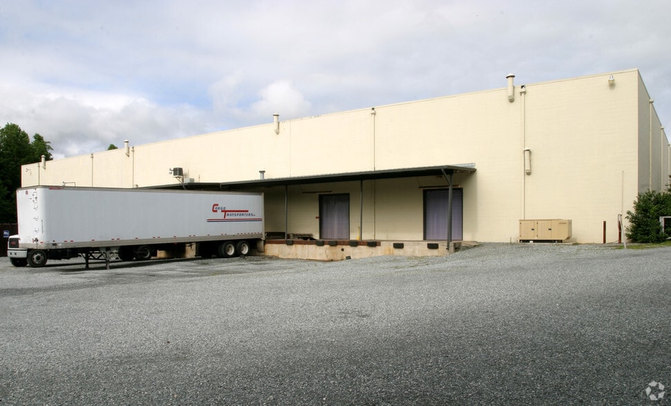 More Photos Of 100 E Newberry Ave, Liberty Manufacturing For Lease