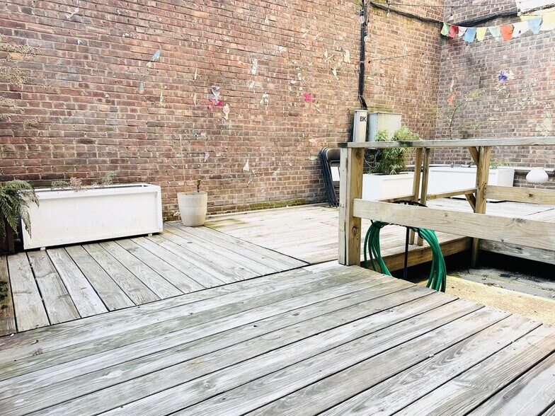 More Photos Of 125 Stanton St, New York Apartments For Lease