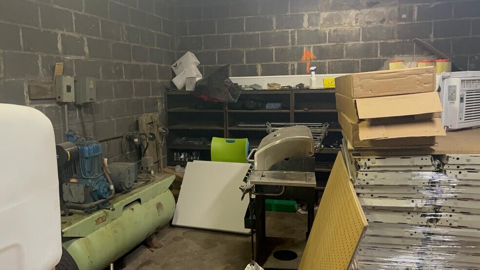 More Photos Of 2712 Sparrows Point Rd, Baltimore Light Manufacturing For Sale