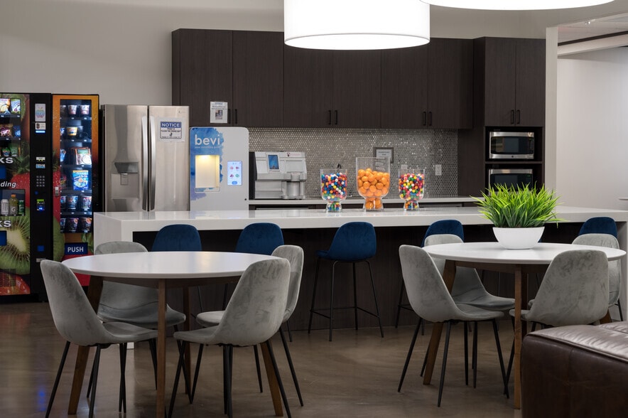 More Photos Of 84 NE Loop 410, San Antonio Coworking Space