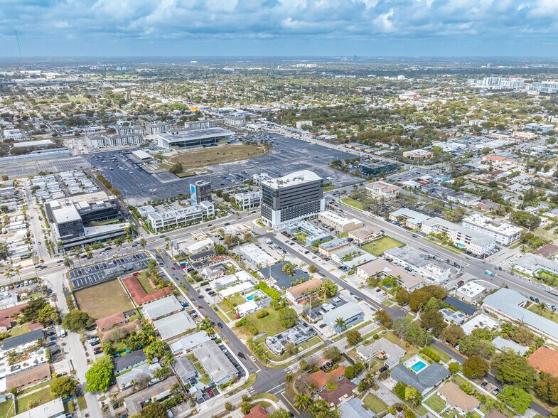 More Photos Of 800 N Federal Hwy, Hallandale Beach Office For Sale