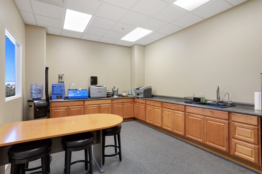 More Photos Of 2904 W Horizon Ridge Pky, Henderson Medical For Lease