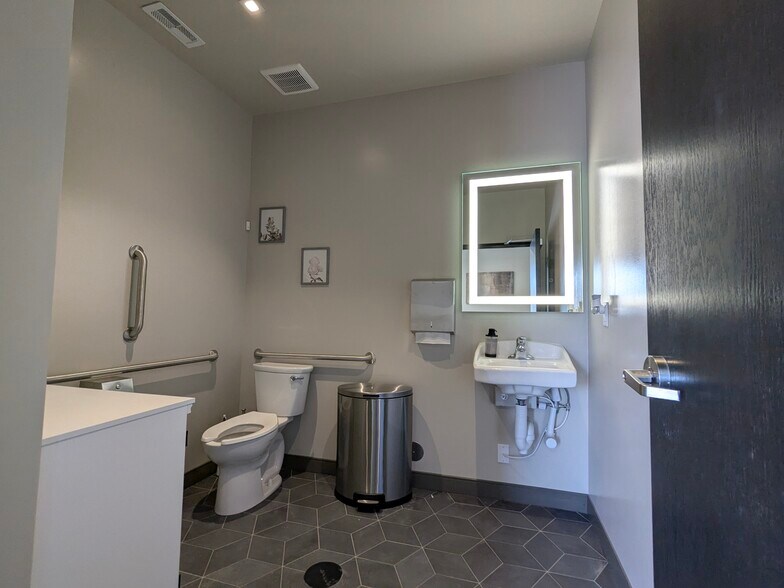 More Photos Of 5552 N Eagle Rd, Boise Office For Lease