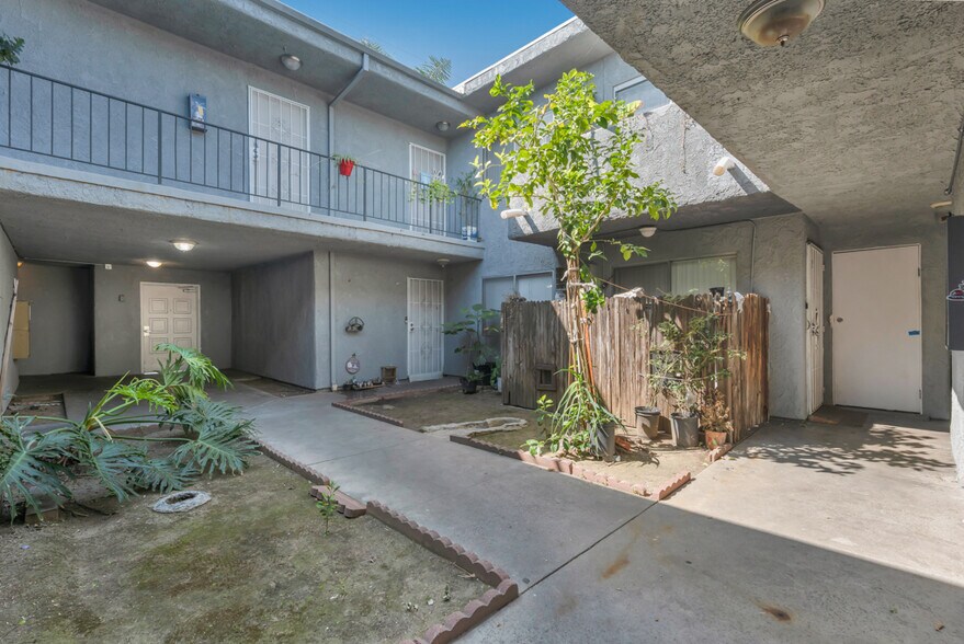 More Photos Of 13825 Vanowen St, Van Nuys Apartments For Sale