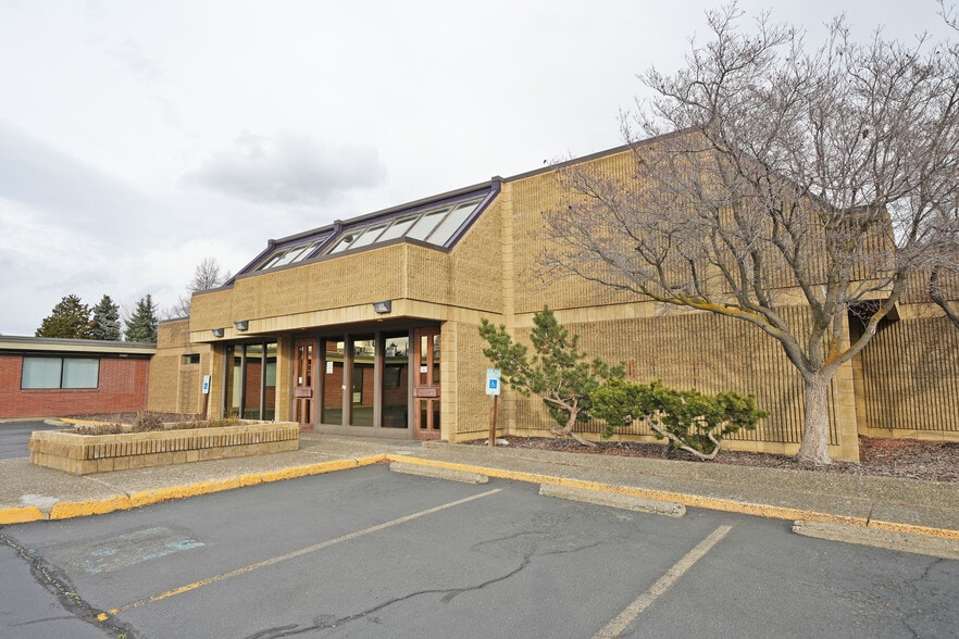 Primary Photo Of 401 S 12th Ave, Yakima Medical For Sale