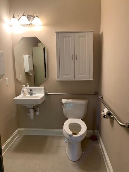 More Photos Of 1565 S Main St, Greenville Medical For Sale