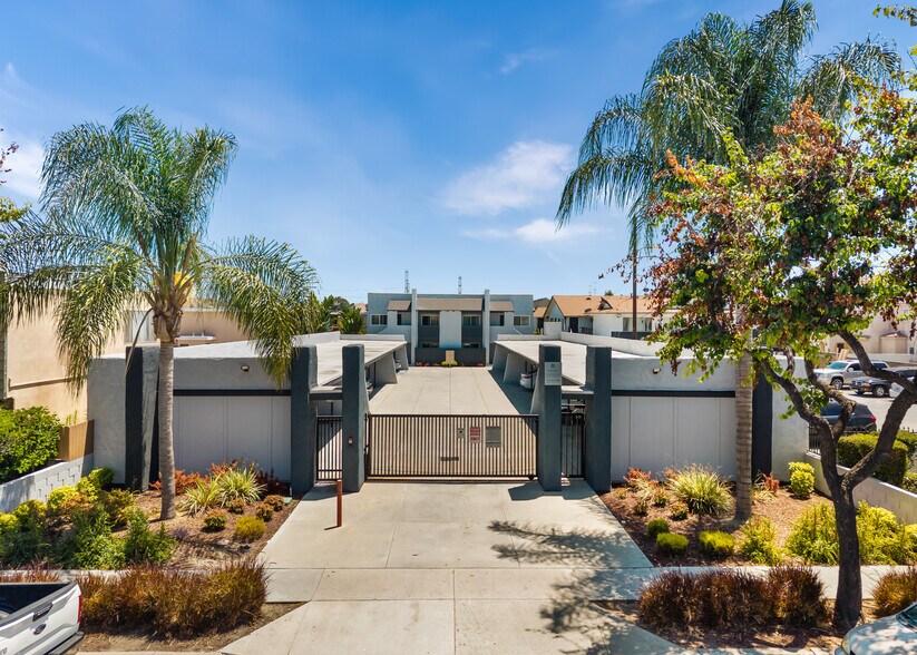 Primary Photo Of 9900 Ramona St, Bellflower Apartments For Sale