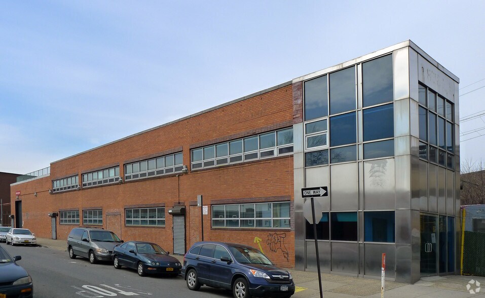 More Photos Of 33-20 55th St, Woodside Service For Lease