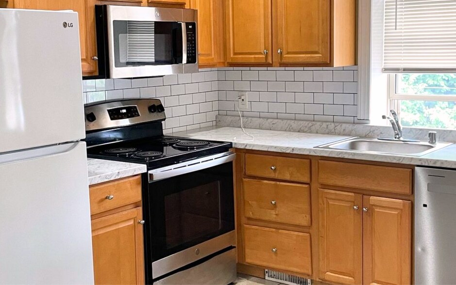 More Photos Of 1912 W 3rd St, Wilmington Apartments For Sale