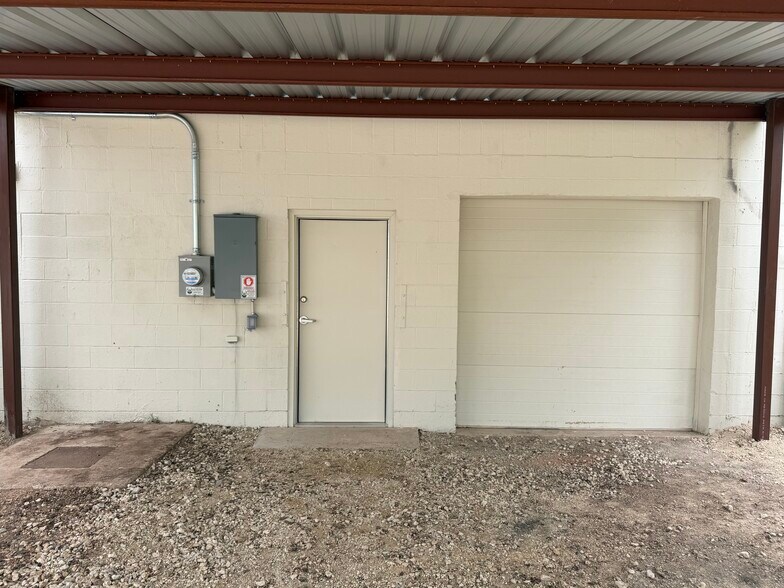 More Photos Of 1168 Butternut St, Abilene Flex For Lease