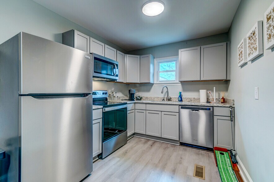 More Photos Of 2703 Spruill Ave, North Charleston Office For Sale