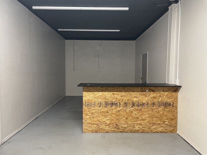 More Photos Of 1417 W Cervantes St, Pensacola Showroom For Lease
