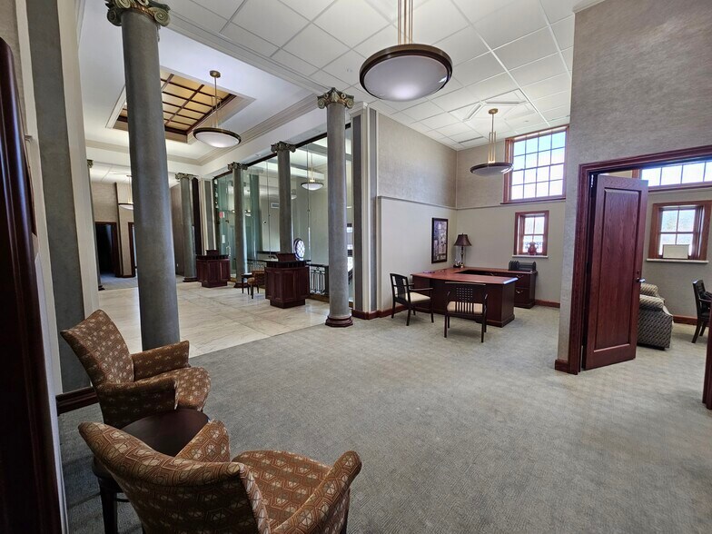 More Photos Of 708 Center Ave, Bay City Office For Sale