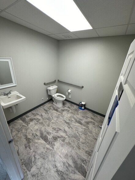 More Photos Of 1240-1260 Commons Ct, Clermont Light Manufacturing For Lease