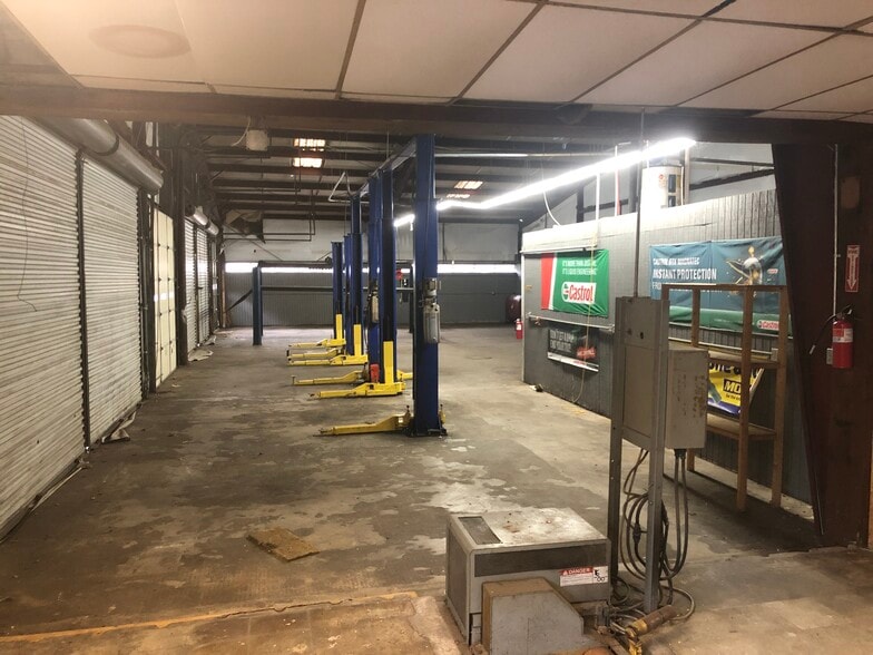 More Photos Of 4403 S Main St, Acworth Freestanding For Sale