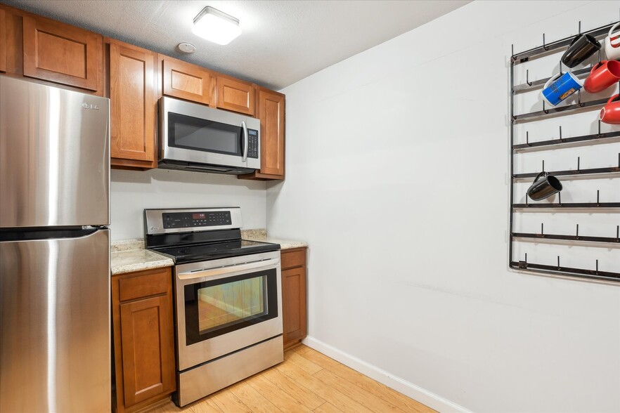 More Photos Of 1050 S Quitman St, Denver Showroom For Sale