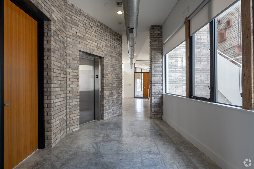 More Photos Of 2921 E 17th St, Austin Loft Creative Space For Sale